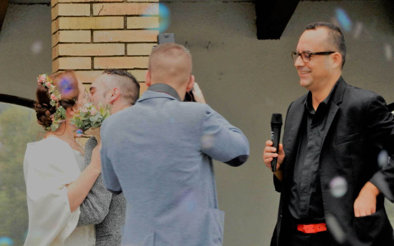 El Mago Moliné oficiando una boda - Mas Cerdà